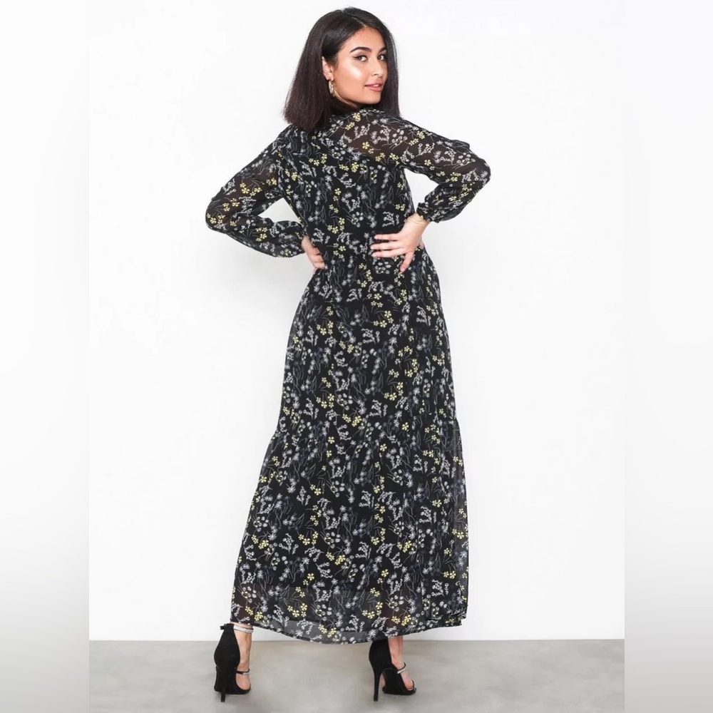 Floral Maxi - Picture 2 of 11